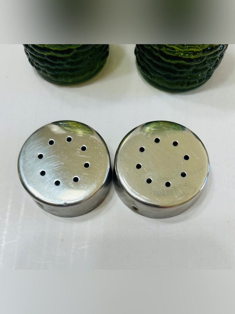 Vintage Anchor Hocking salt & pepper shakers in avocado green. - Picture 5 of 5